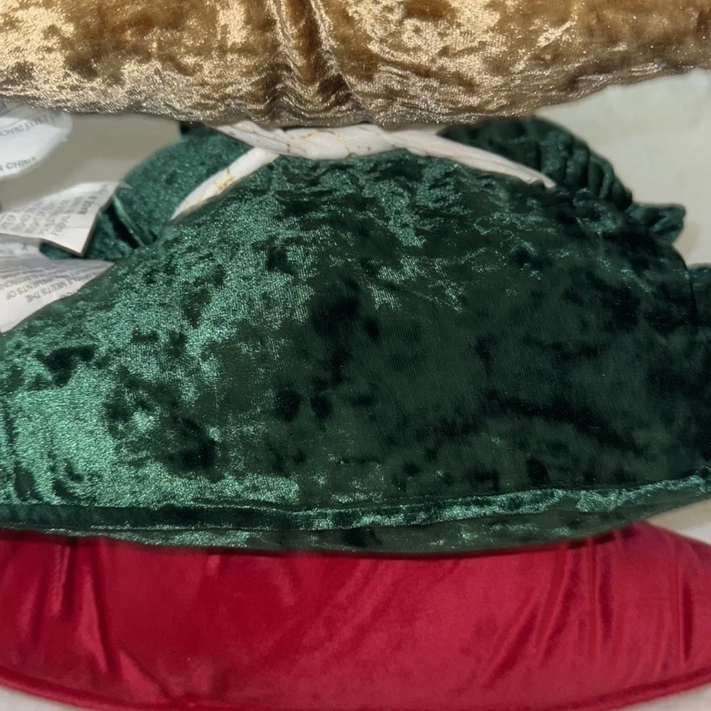 Cynthia Rowley Set of Three velvet Christmas tree Pillows 🎄🎄🎄